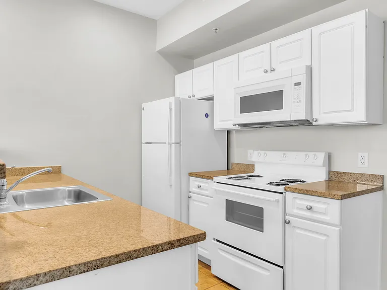 210-303 Farmington Ave #C303 — Photo 6
