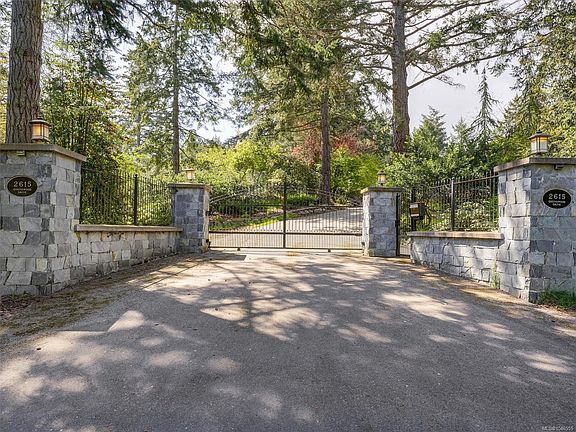 3rd image of 2615 Queenswood Dr