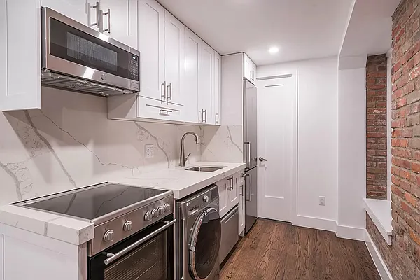 Rented by Douglas Elliman | media 22