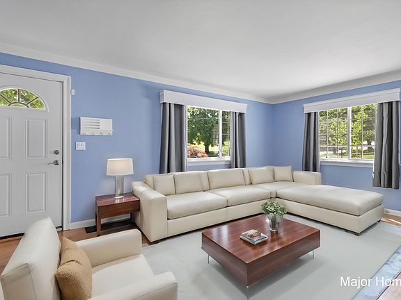 4th image of 2027 Diamond Ave NE