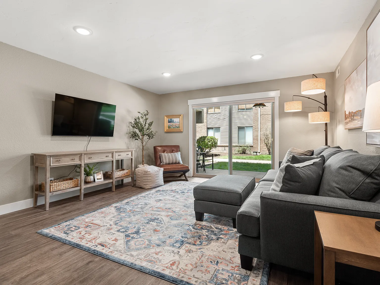 2 bed, $2,300 — Photo 1