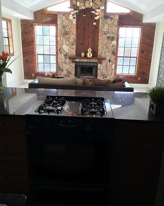 1st image of 9479 Bloomfield Dr