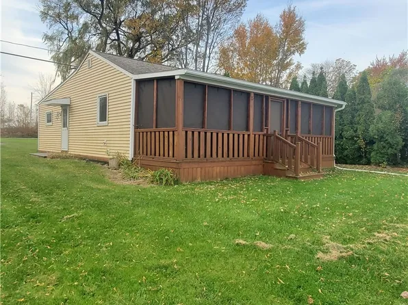 11153 Peters Ln #15, Lyndonville, NY 14098