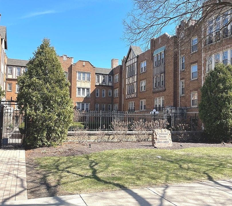 2nd image of 10925 S Longwood Dr APT 1