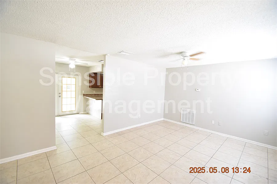 3 bed, 1050 sqft, $1,895 — Photo 4