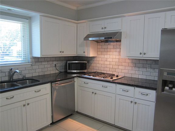 5th image of 8104 Logwood Dr