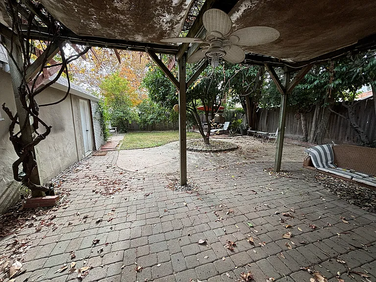 1114 Castro Way — Photo 30