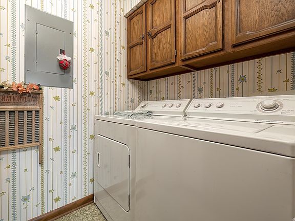 3rd image of 36 Malaga Cir