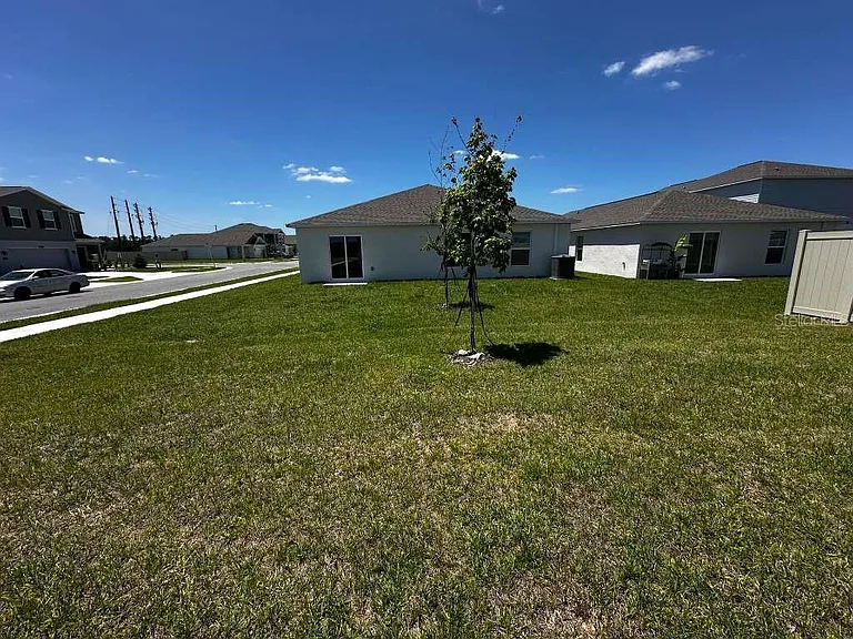 2102 Chris Dr — Photo 7