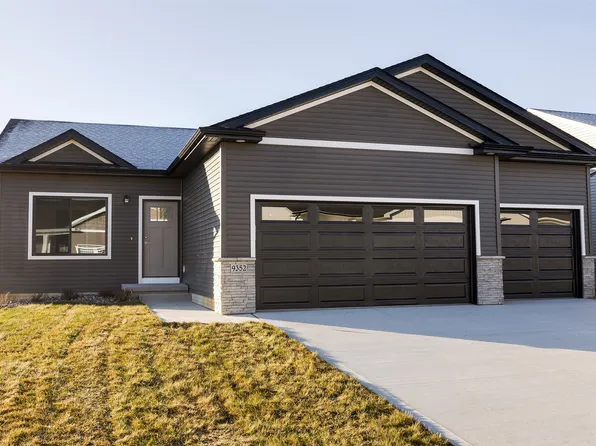 9352 Modena Ln, West Des Moines, IA 50266