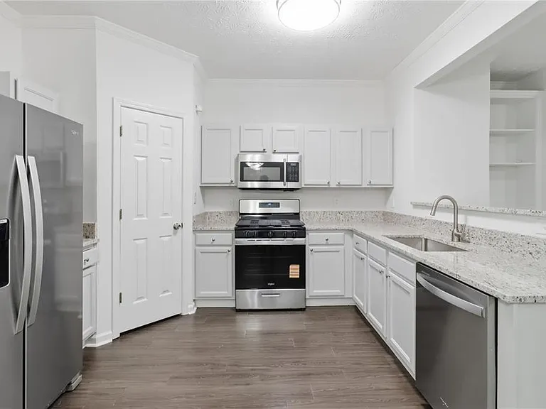 2915 Greyhawk Ln — Photo 12