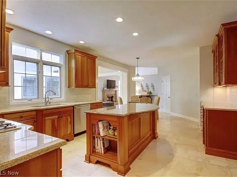 29240 Regency Cir — Photo 7