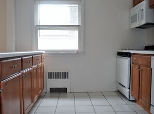 820 E Henry Clay St APT 4, Milwaukee, WI 53217