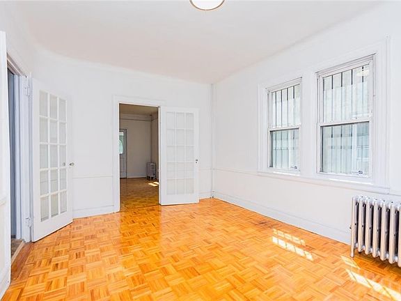 4th image of 2087 Cedar Ave