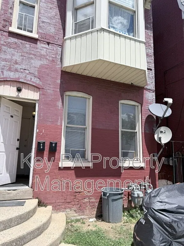 3 bed, 1.5 bath, $1,250 — Photo 1