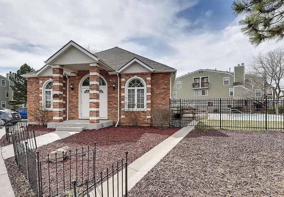 932 S Dearborn Way #3