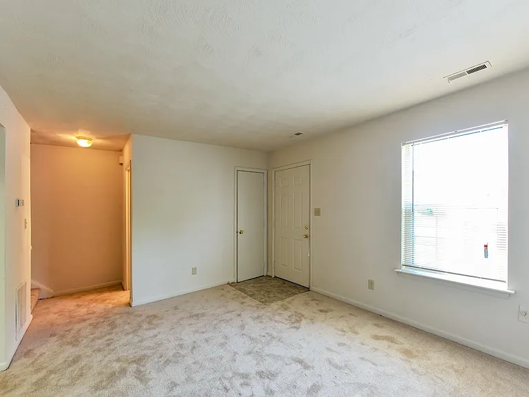 Brentwood Forest Apartments — Photo 21