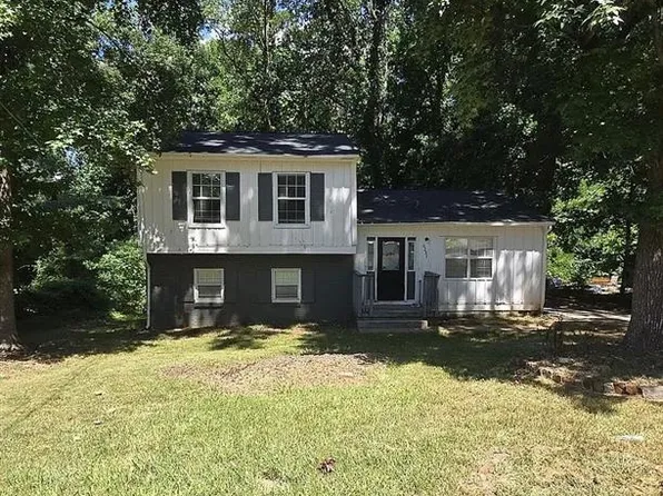 6233 Bermuda St, Forest Park, GA 30297