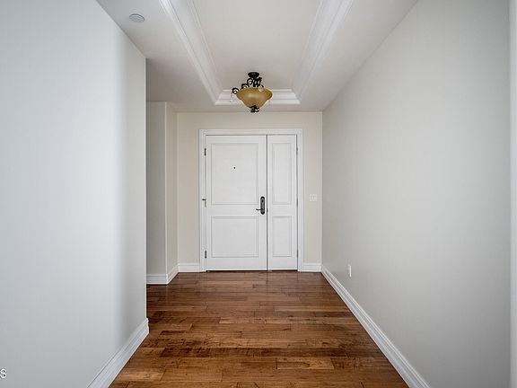 3rd image of 412 S Wilton Pl APT 204