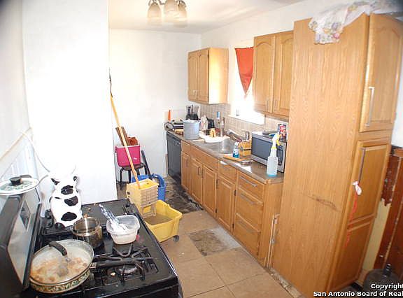 2nd image of 606 Brookview Dr