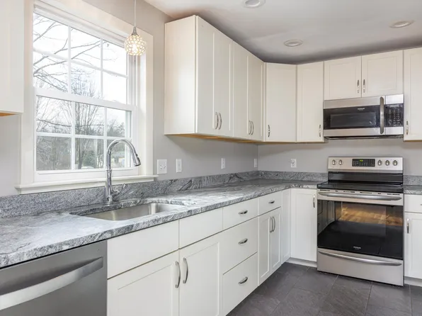 256 Fowler Road, Cape Elizabeth, ME 04107