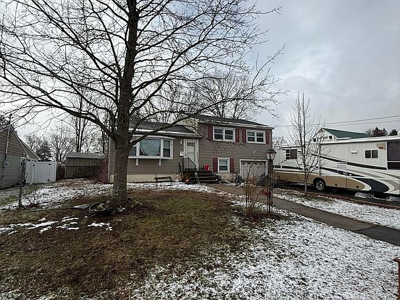 2nd image of 6 Carleton Court