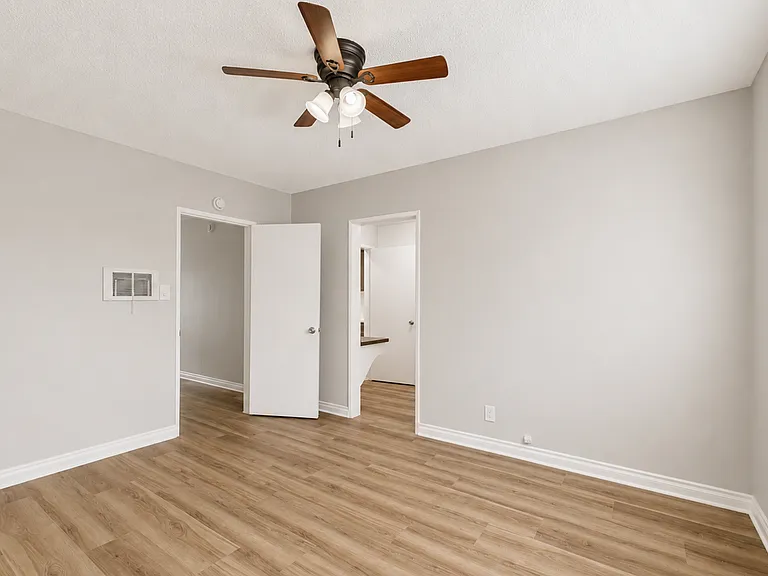 830 Elm Ave — Photo 12