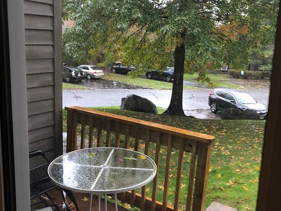 4th image of 32B Foxboro Ct