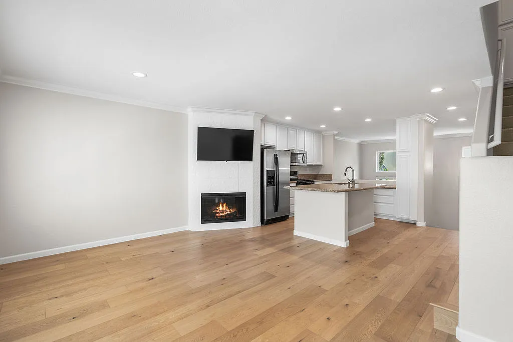 2 bed, 2.5 bath, 1202 sqft, $3,900 — Photo 4