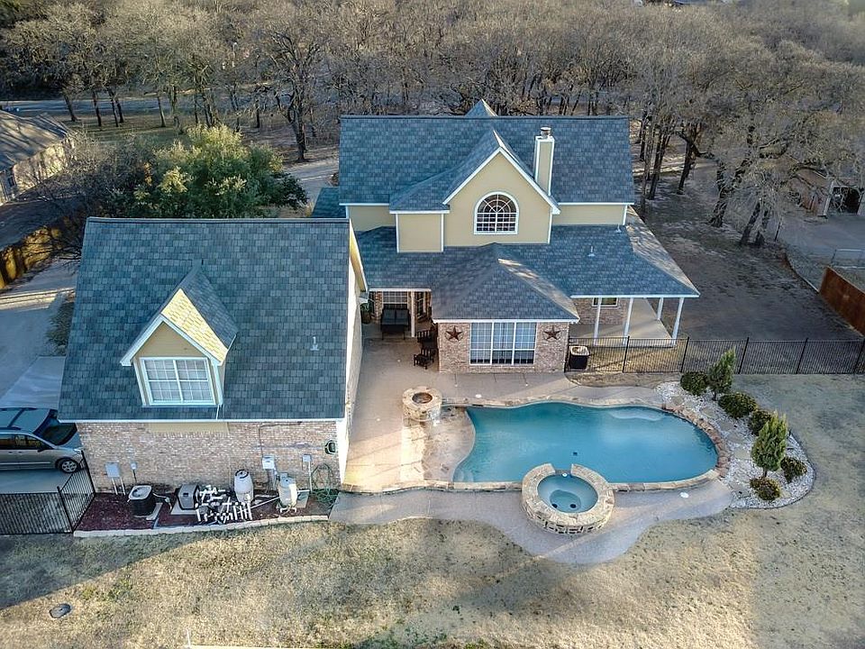 1st image of 524 Oak Hills Dr