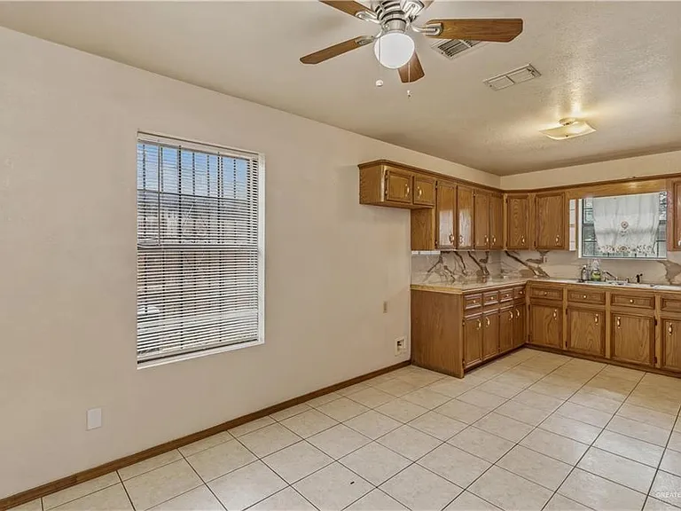301 Jessica Jane Ave — Photo 7