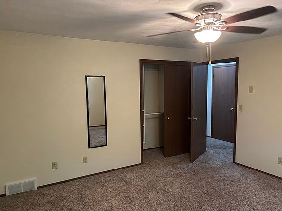 5th image of 2419 S Schaefer St