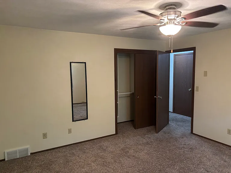 2419 S Schaefer St — Photo 5