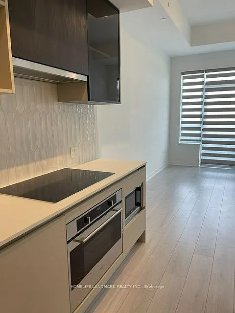 395 Dundas St W — Photo 3