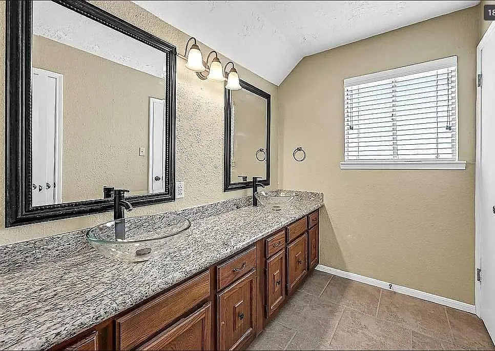 4 bed, 2.0 bath, 2277 sqft, $2,200 — Photo 4