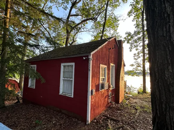 759 Treasure Island Dr, Mattawan, MI 49071