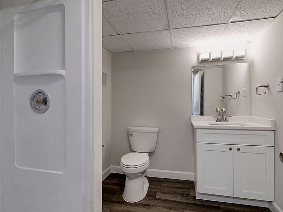 Full bathroom with Shower and Vanity