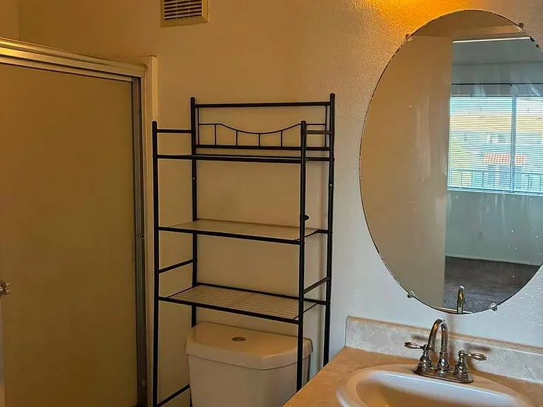 1086 Stanley Ave — Photo 10