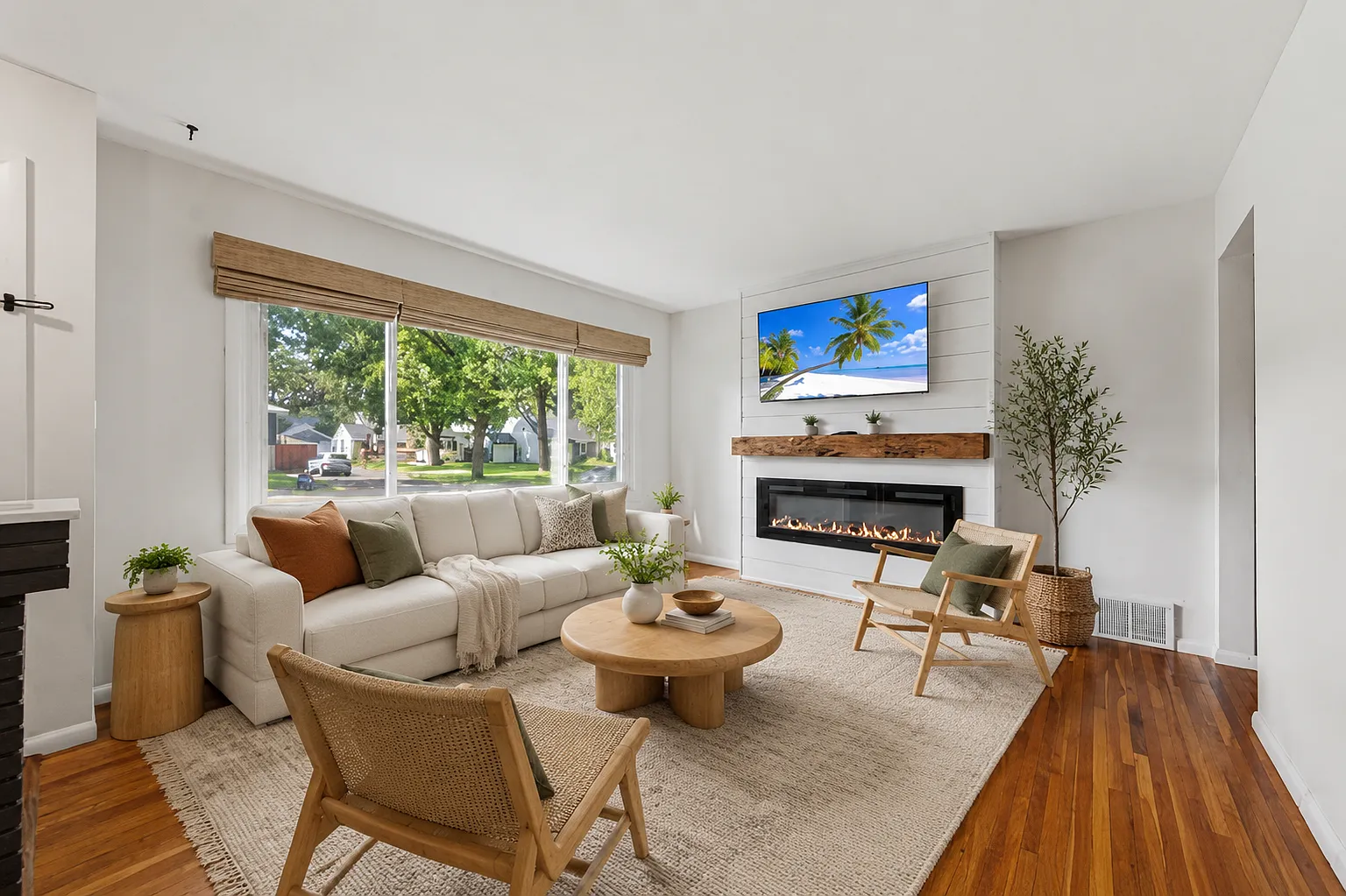 4 bed, 1700 sqft, $2,895 — Photo 2
