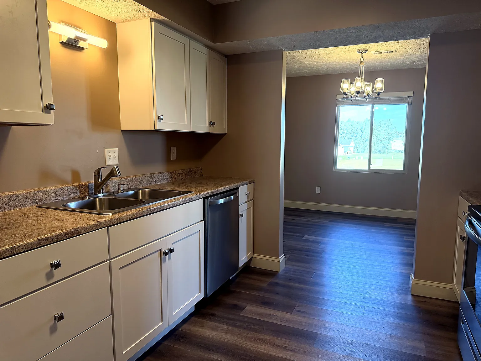 2 bed, 2.5 bath, 1500 sqft, $1,900 — Photo 3