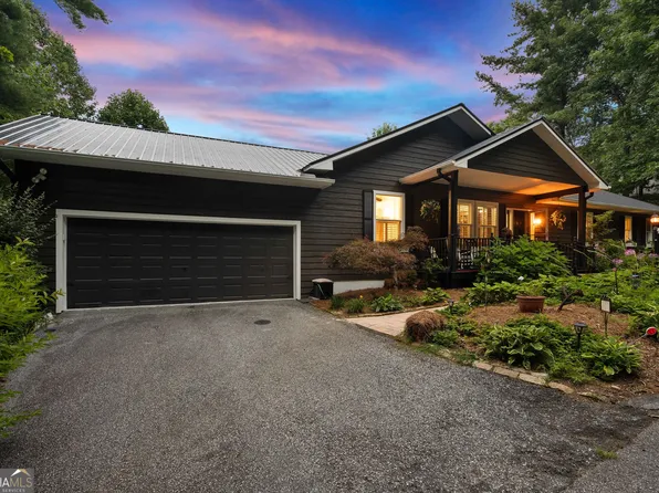 70 Downing St, Dillard, GA 30537