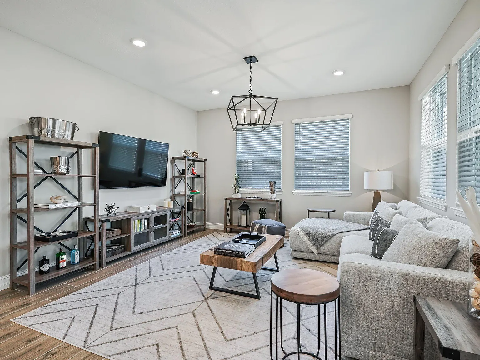 2 bed, 1368 sqft, $4,500 — Photo 4