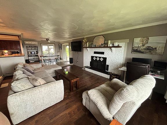 3rd image of 2833 Newtown Hill Rd