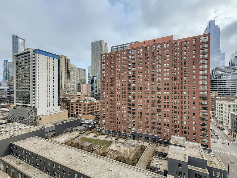 330 W Grand Ave #1202 — Photo 23