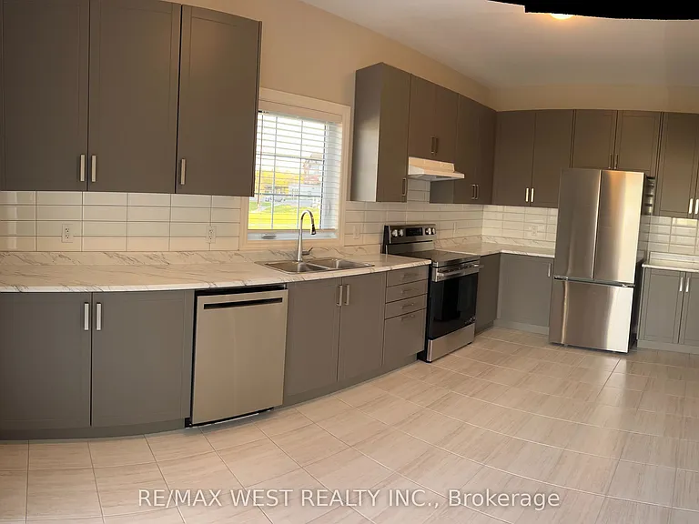 292 Springfield Cres — Photo 3