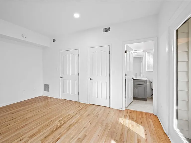 567 Winton Ter NE #D — Photo 10