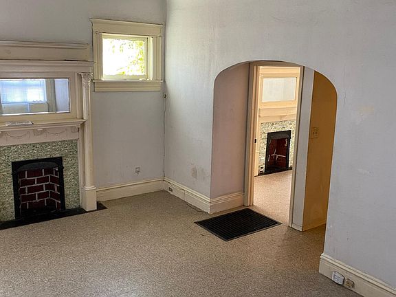 3rd image of 1119 N Laurel St APT 3