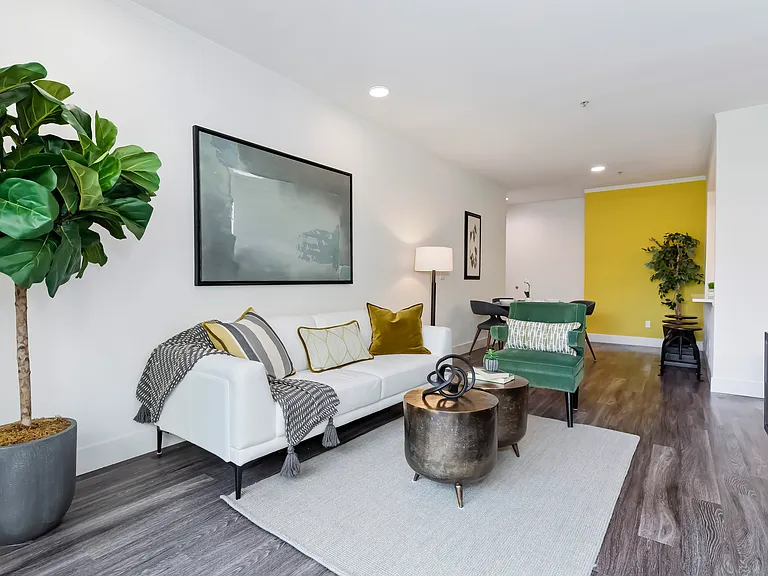 Living at Santa Monica — Photo 5