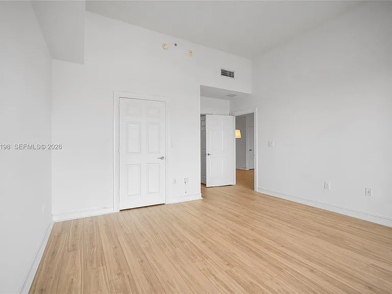 3001 NE 185th St #716 — Photo 35