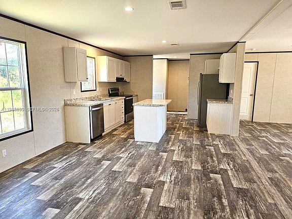 3rd image of 881 Woodland Blvd
